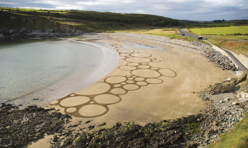 BEACH ART WITH ‘THE ART HAND’